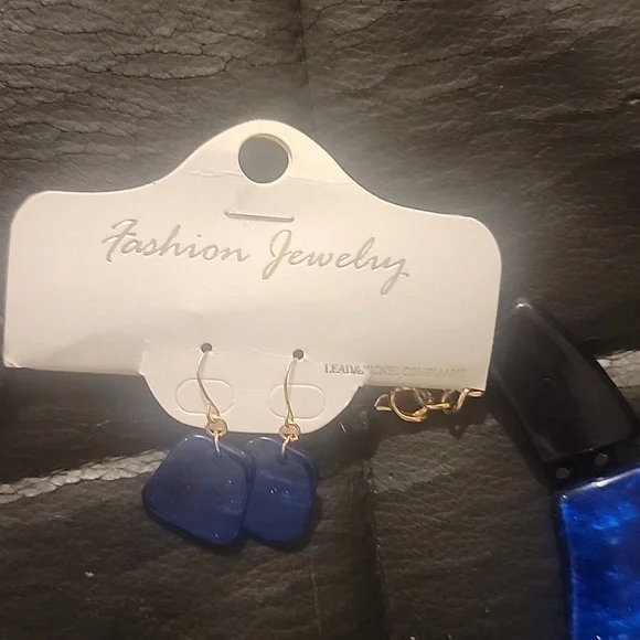 Elegant Blue and Black Necklace And Earrings Set plus a matching bangle bracelet - Picture 2 of 6